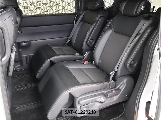Honda STEP WGN 2026-04 8782165-11