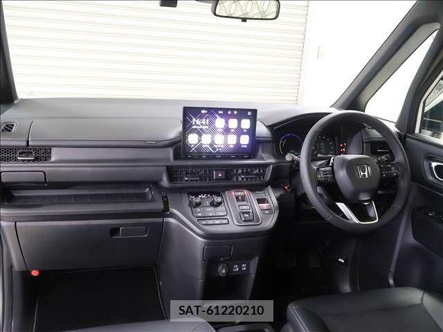 Honda STEP WGN 2026-04 8782165-2