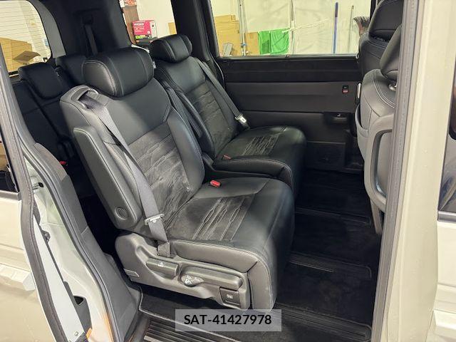 Honda STEP WGN 2023-10 8882314-10