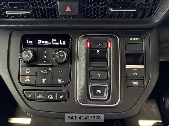 Honda STEP WGN 2023-10 8882314-22