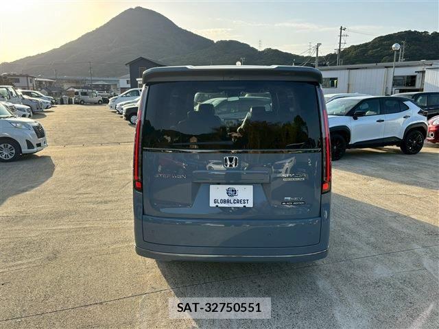 Honda STEP WGN 2026-05 8882312-12