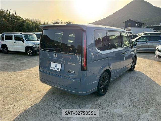 Honda STEP WGN 2026-05 8882312-13