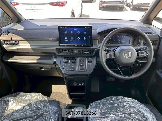 Honda STEP WGN 2026-05 8882310-13