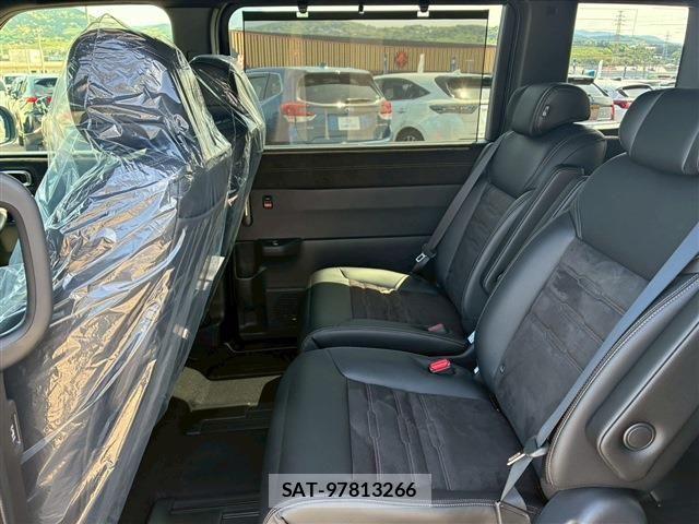 Honda STEP WGN 2026-05 8882310-14