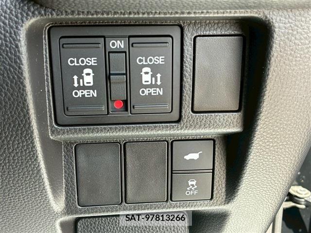 Honda STEP WGN 2026-05 8882310-28