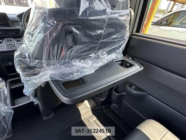 Honda STEP WGN 2026-08 8882320-13