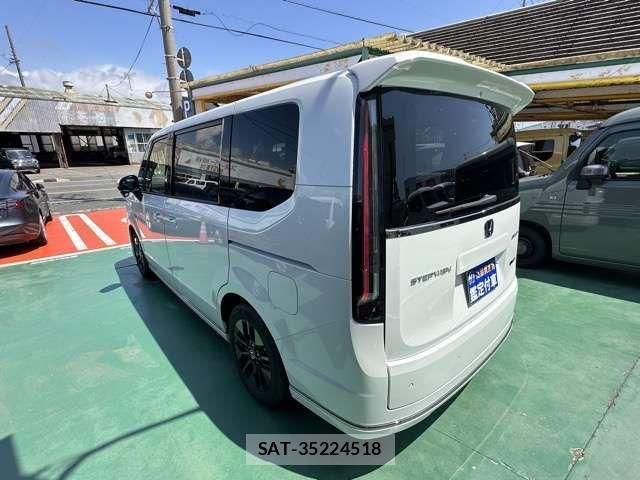 Honda STEP WGN 2026-08 8882320-3