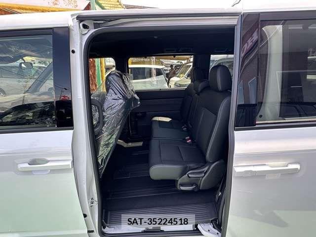 Honda STEP WGN 2026-08 8882320-5