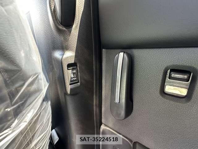 Honda STEP WGN 2026-08 8882320-7
