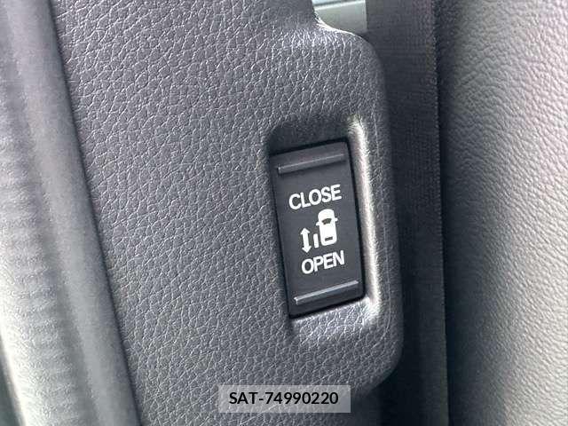 Honda STEP WGN 2026-08 8882321-12