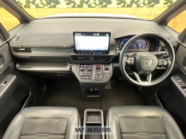 Honda STEP WGN 2022-06 8882316-1