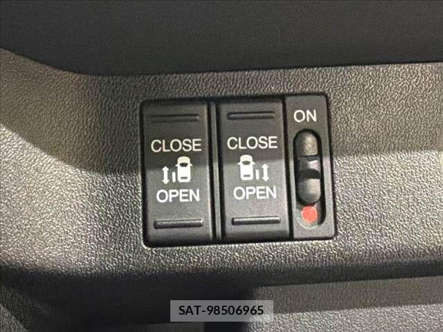 Honda STEP WGN 2021-08 8882324-9