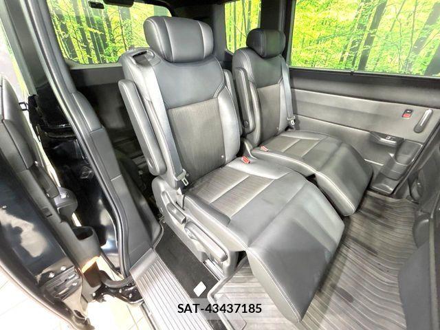 Honda STEP WGN 2022-08 8884389-9