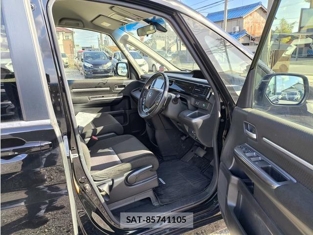 Honda STEP WGN 2017-12 6791571-15
