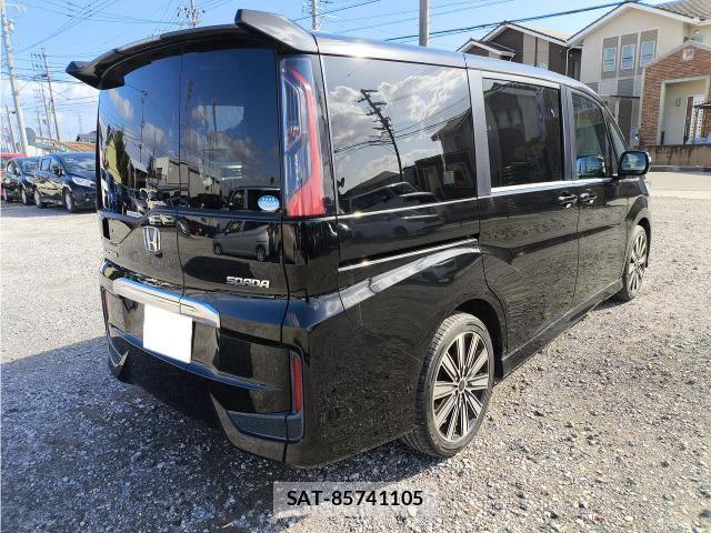Honda STEP WGN 2017-12 6791571-1