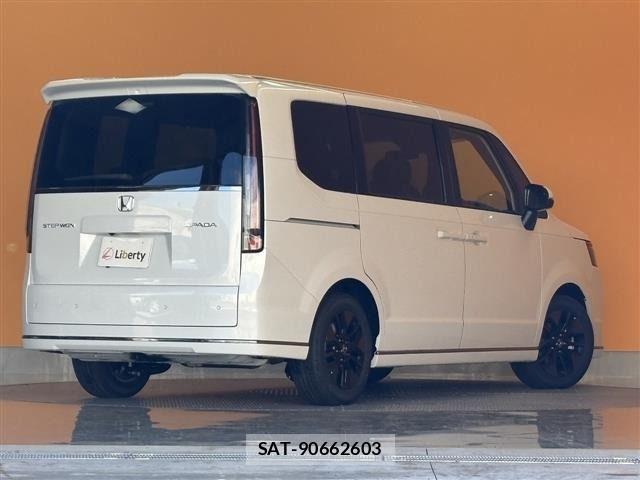 Honda STEP WGN 2025-10 6913536-8