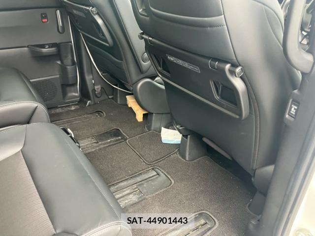 Honda STEP WGN 2024-03 7225583-14