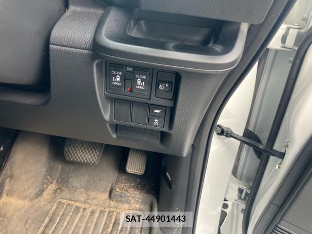 Honda STEP WGN 2024-03 7225583-17