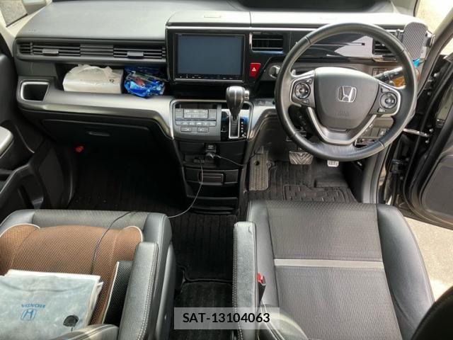 Honda STEP WGN 2017-11 7330336-12