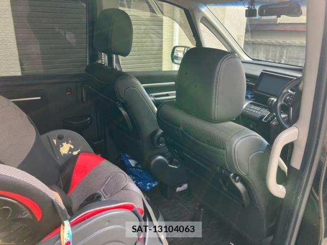 Honda STEP WGN 2017-11 7330336-17