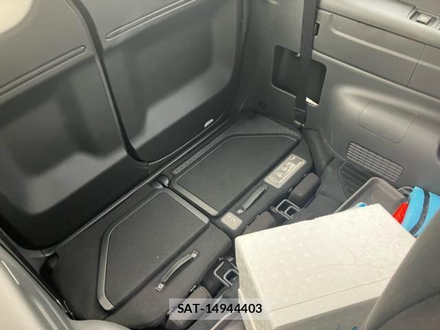 Honda STEP WGN 2018-08 7330317-15
