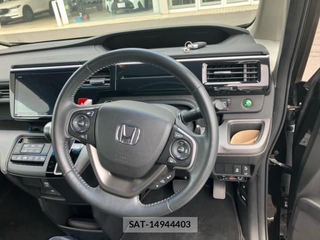 Honda STEP WGN 2018-08 7330317-18