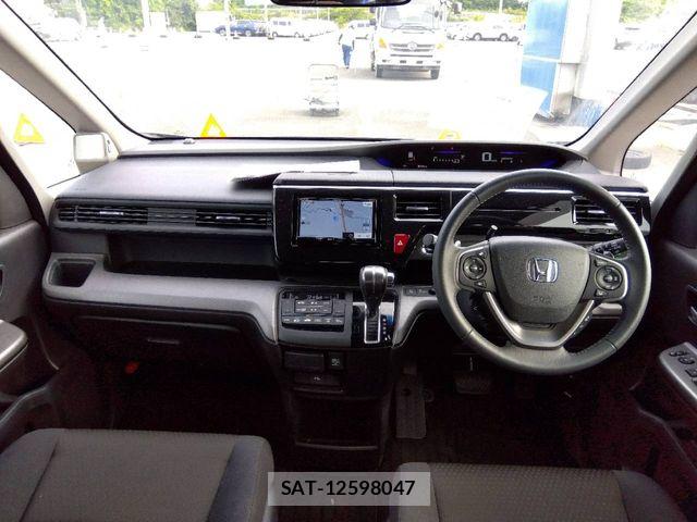 Honda STEP WGN 2021-05 7359968-13