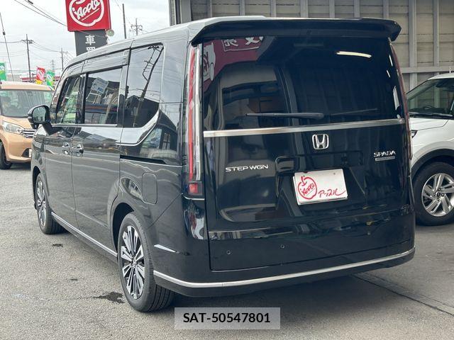 Honda STEP WGN 2024-01 7359965-9