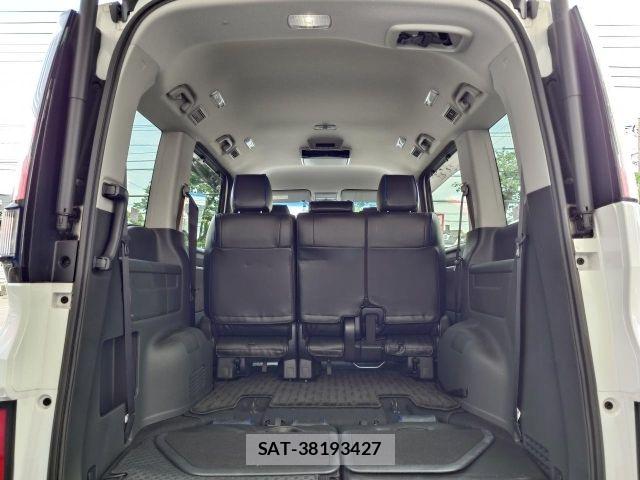 Honda STEP WGN 2018-03 7458099-13