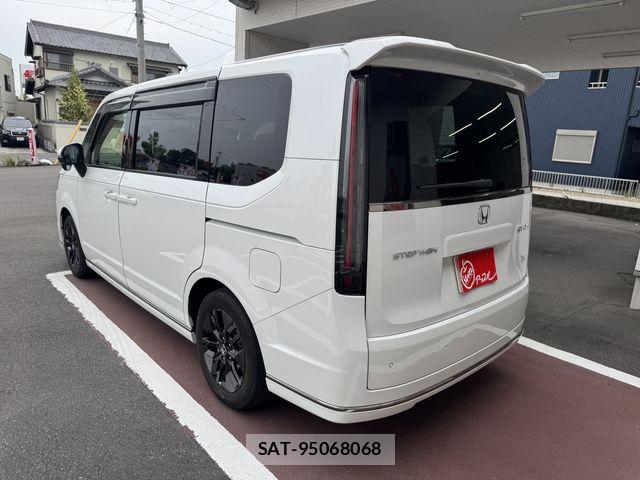 Honda STEP WGN 2024-02 7458096-1
