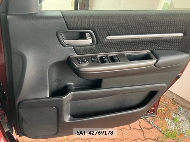 Honda STEP WGN 2018-06 7562916-13