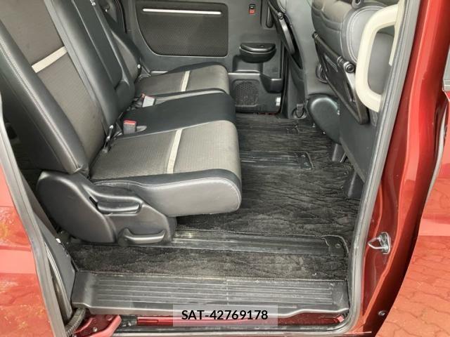 Honda STEP WGN 2018-06 7562916-7