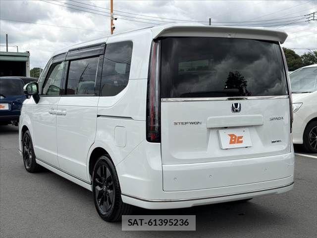 Honda STEP WGN 2022-10 7562915-12