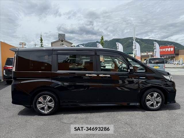 Honda STEP WGN 2018-03 7562918-11