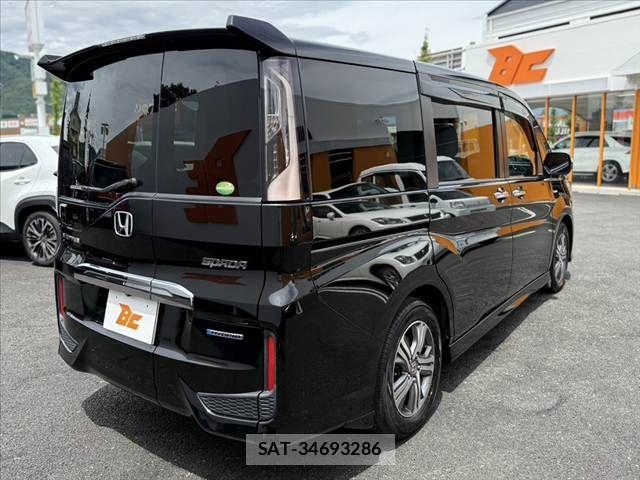 Honda STEP WGN 2018-03 7562918-14