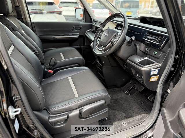 Honda STEP WGN 2018-03 7562918-15