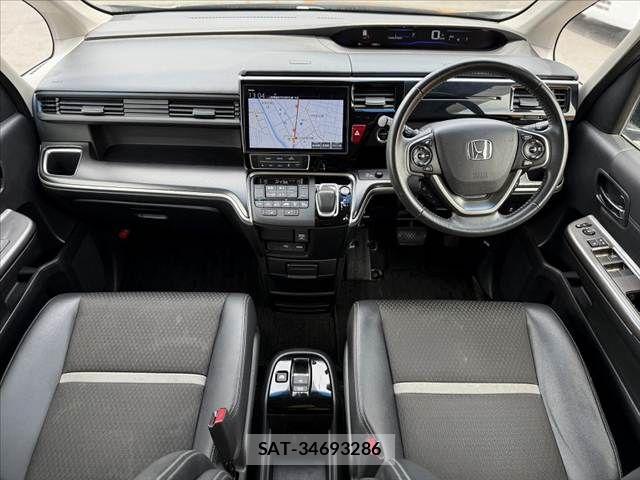 Honda STEP WGN 2018-03 7562918-1