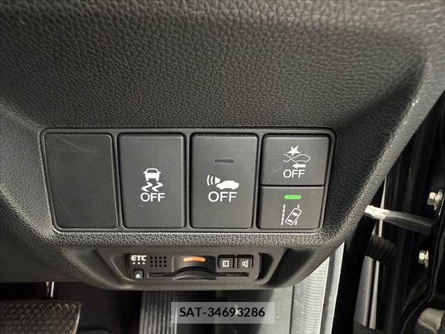 Honda STEP WGN 2018-03 7562918-23