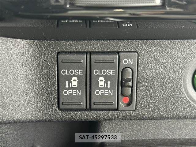 Honda STEP WGN 2018-03 7620374-29