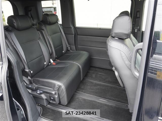 Honda STEP WGN 2023-04 7789475-14