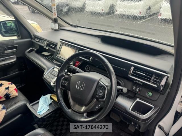 Honda STEP WGN 2016-04 7879671-13