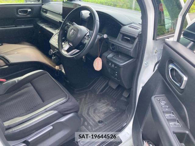 Honda STEP WGN 2023-04 7879658-12