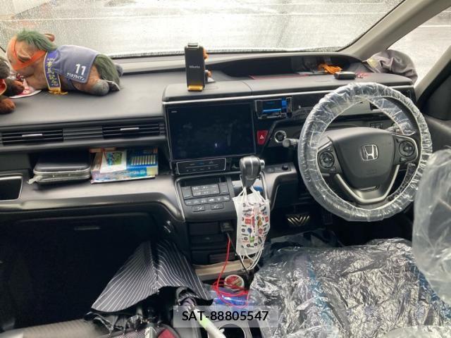 Honda STEP WGN 2018-03 7879662-13
