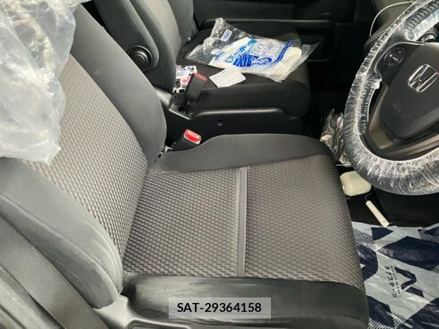 Honda STEP WGN 2015-04 7879681-14