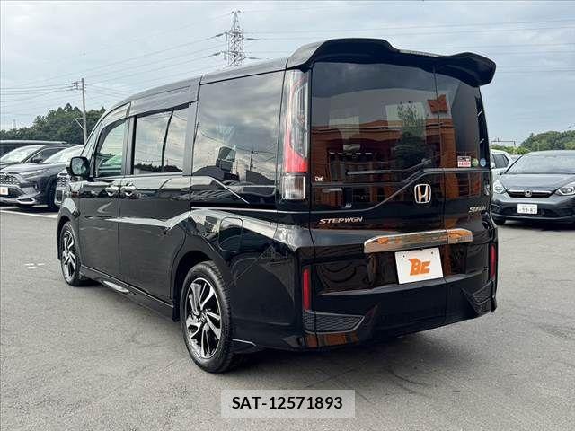 Honda STEP WGN 2017-04 7879679-12
