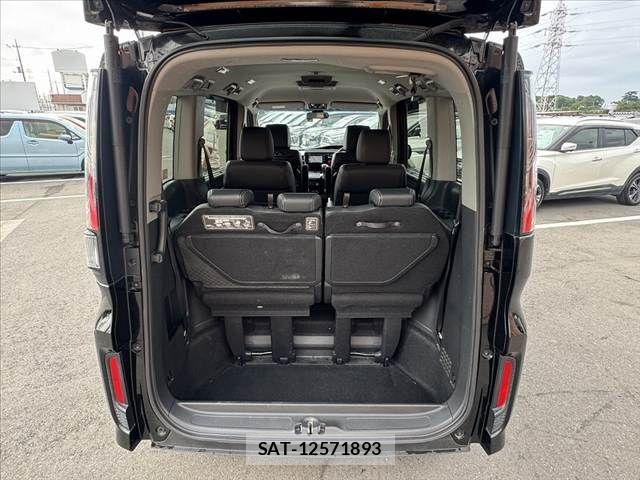 Honda STEP WGN 2017-04 7879679-19