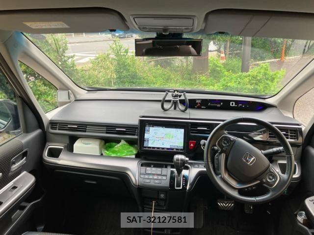 Honda STEP WGN 2022-01 7963895-12