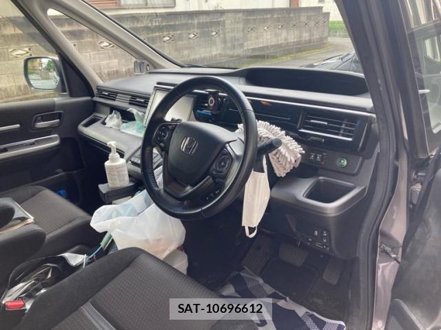 Honda STEP WGN 2017-12 7963898-13