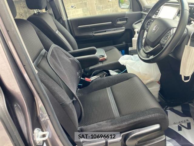 Honda STEP WGN 2017-12 7963898-14