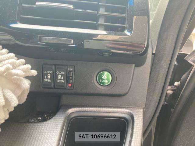 Honda STEP WGN 2017-12 7963898-16
